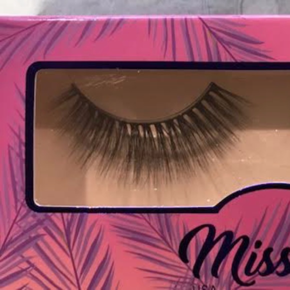 Miss Lil Eyelashes Extension #28 - Picture 1 of 2